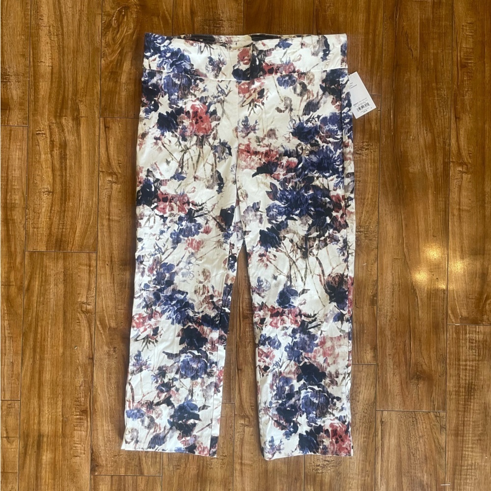 CROFT & BARROW Women’s White Pink Blue Floral Capri Cropped Pull On Pants Size 4